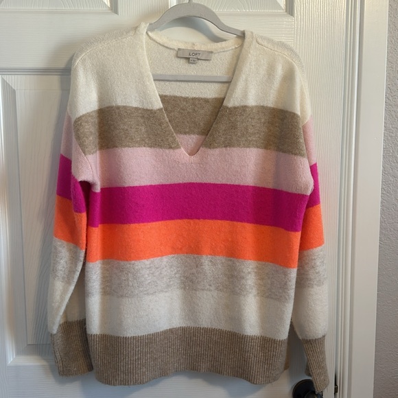 LOFT sweater - size M, but fits more like a L - Picture 5 of 5